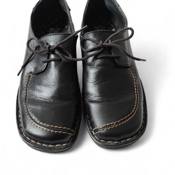 Black Leather Women's Shoes - Picture 4 of 8